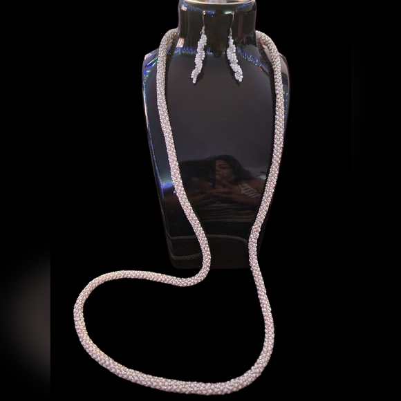 Hand Crafted Jewelry White, Gold, Clear Seed Beads Statement Necklace & Earrings - Picture 12 of 17